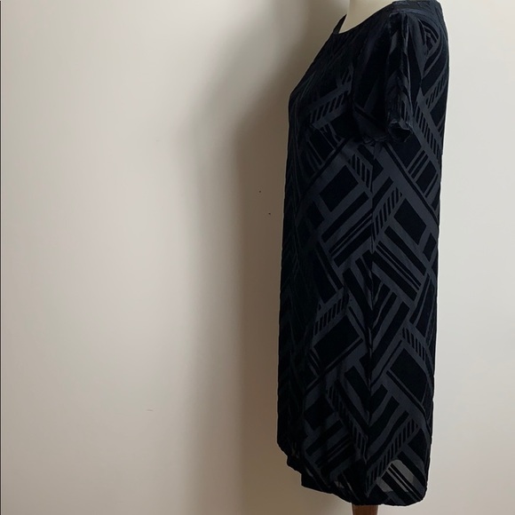 4/$20 🍊WHBM velvet black geometric shift dress XS - Picture 2 of 8